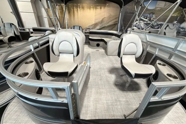 Slide: The Image of Trifecta 16FC SE_T Entertainment 25" 2025 - 8