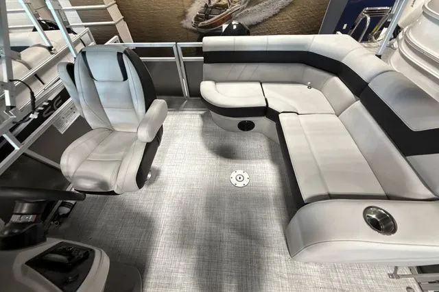 Slide: The Image of Trifecta 16FC SE_T Entertainment 25" 2025 - 9