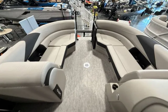 Slide: The Image of Trifecta Le series 2026 - 10