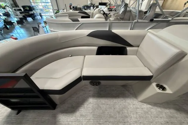 Slide: The Image of Trifecta Le series 2026 - 13