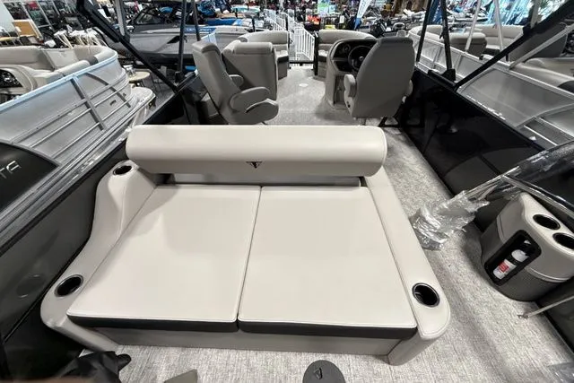 Slide: The Image of Trifecta Le series 2026 - 9