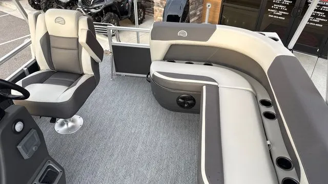 Slide: The Image of Sun Tracker BASS BUGGY 16XLS 2026 - 10