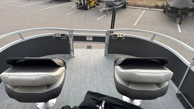 Slide: The Image of Sun Tracker BASS BUGGY 16XLS 2026 - 12