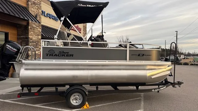 Slide: The Image of Sun Tracker BASS BUGGY 16XLS 2026 - 6