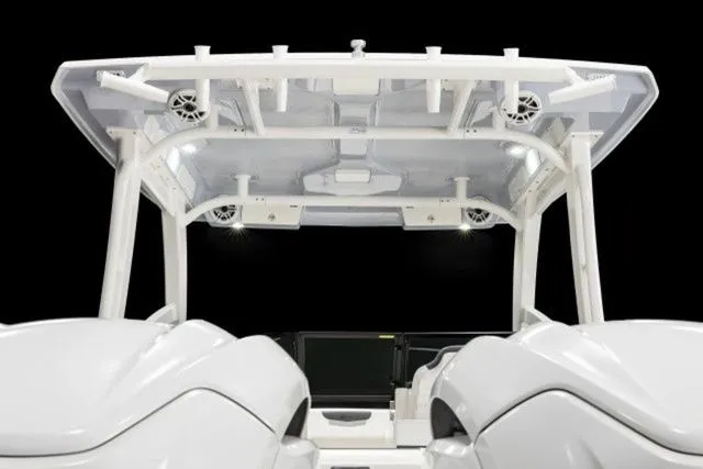 Slide: The Image of Robalo R277 Dual Console 2026 - 4