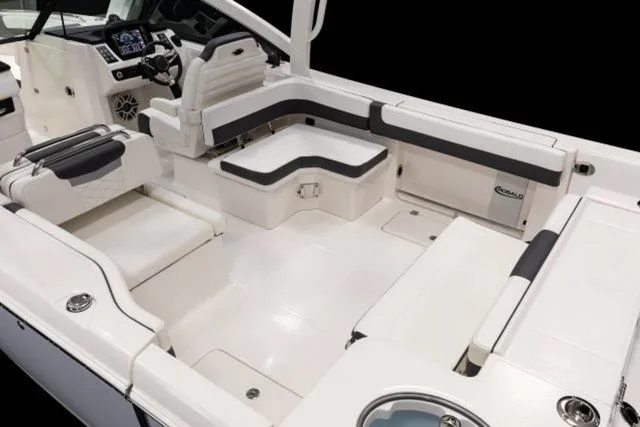 Slide: The Image of Robalo R277 Dual Console 2026 - 5