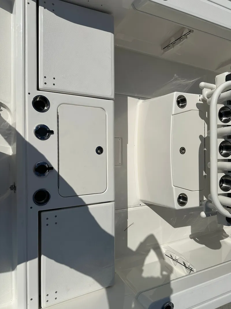 Slide: The Image of Bayliner Trophy 22CC 2026 - 12