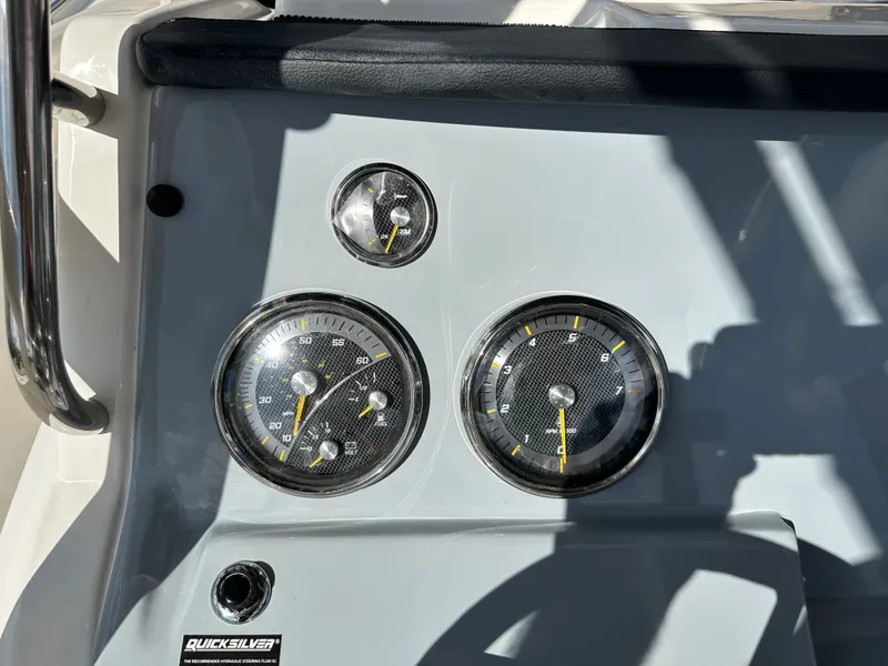 Slide: The Image of Bayliner Trophy 22CC 2026 - 22