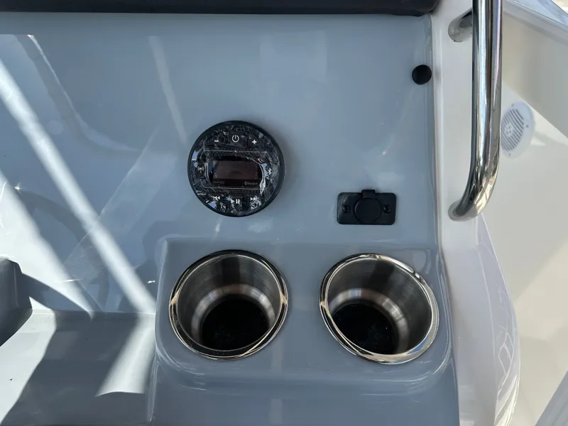 Slide: The Image of Bayliner Trophy 22CC 2026 - 23