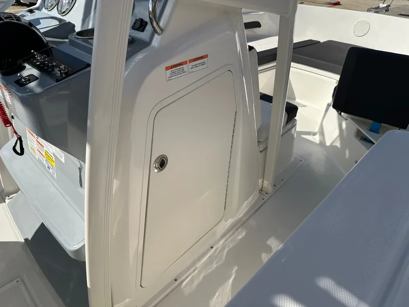 Slide: The Image of Bayliner Trophy 22CC 2026 - 26