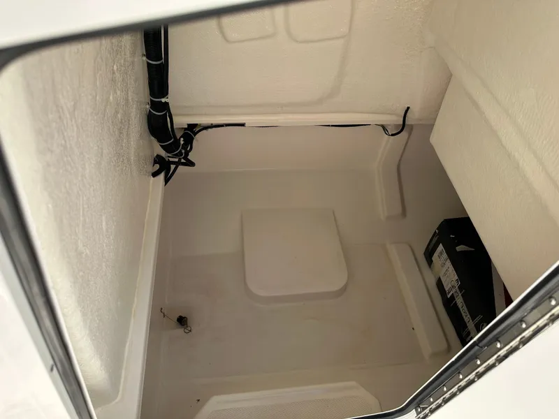 Slide: The Image of Bayliner Trophy 22CC 2026 - 27