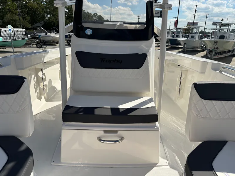 Slide: The Image of Bayliner Trophy 22CC 2026 - 28