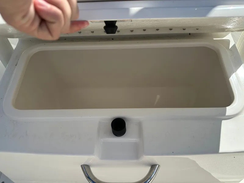 Slide: The Image of Bayliner Trophy 22CC 2026 - 29