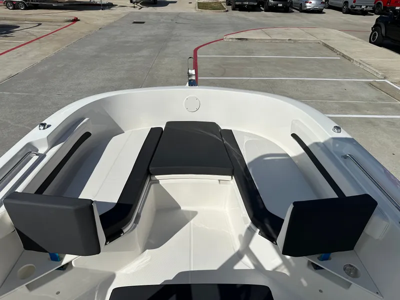 Slide: The Image of Bayliner Trophy 22CC 2026 - 30