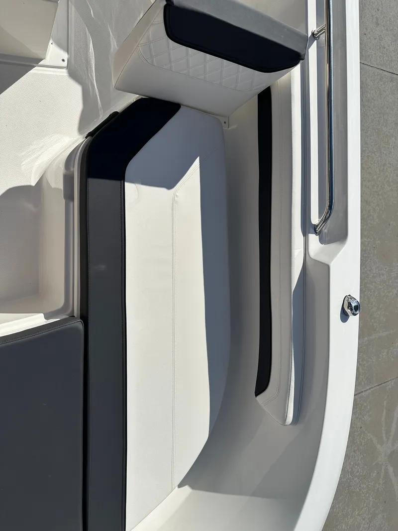 Slide: The Image of Bayliner Trophy 22CC 2026 - 31