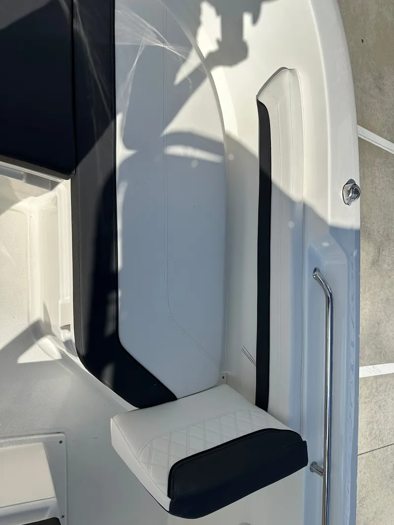 Slide: The Image of Bayliner Trophy 22CC 2026 - 33