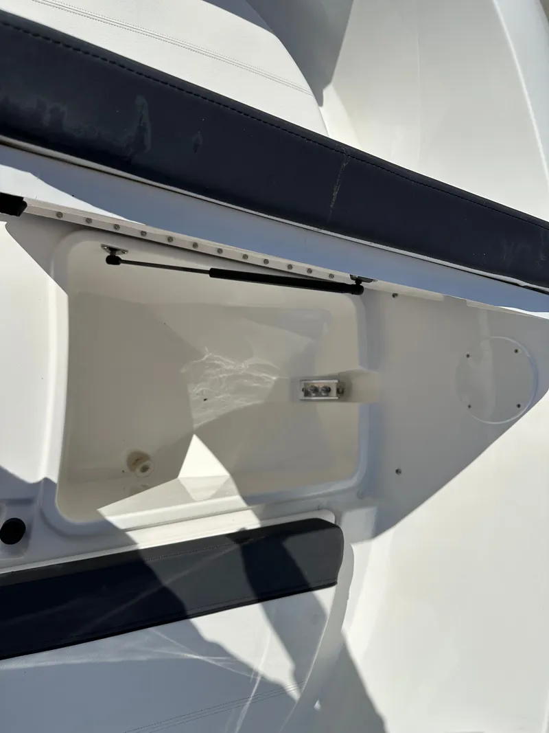 Slide: The Image of Bayliner Trophy 22CC 2026 - 34