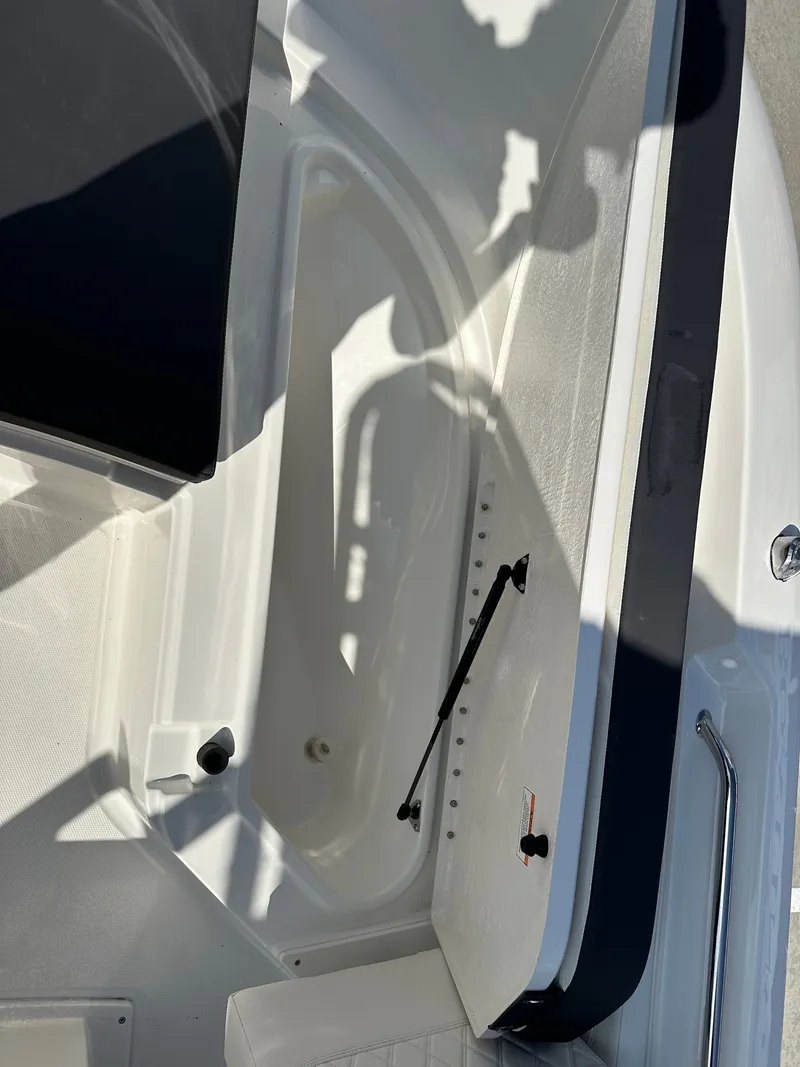 Slide: The Image of Bayliner Trophy 22CC 2026 - 36