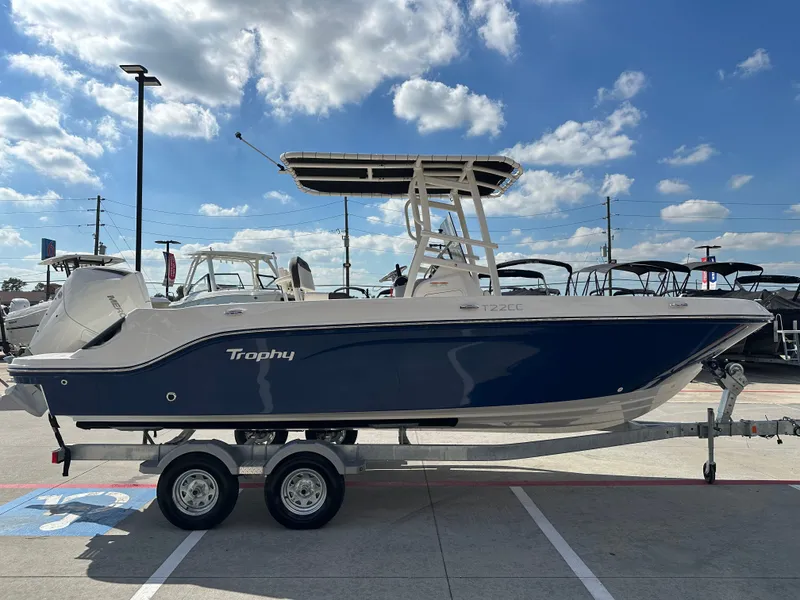 Slide: The Image of Bayliner Trophy 22CC 2026 - 7