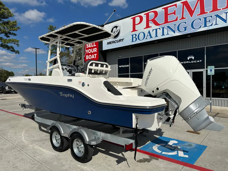 Slide: The Image of Bayliner Trophy 22CC 2026 - 9