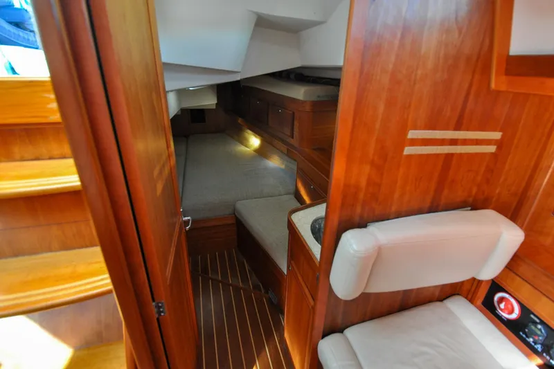 Slide: The Image of 2004 Sabre 426 yacht interior with wooden finish and cozy sleeping area. - 106