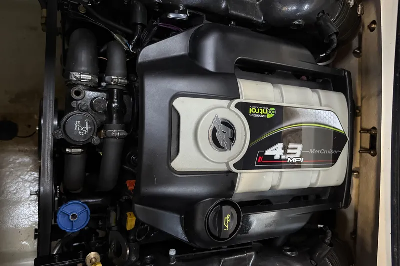 Slide: The Image of MerCruiser 4.3 MPI engine in a 2012 Sea Ray 190 Sport boat. - 8