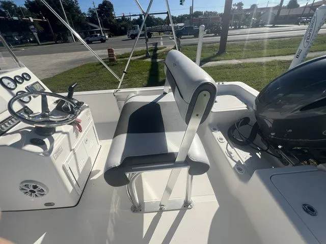 Slide: The Image of Tidewater 1800 Bay Max 2018 - 16