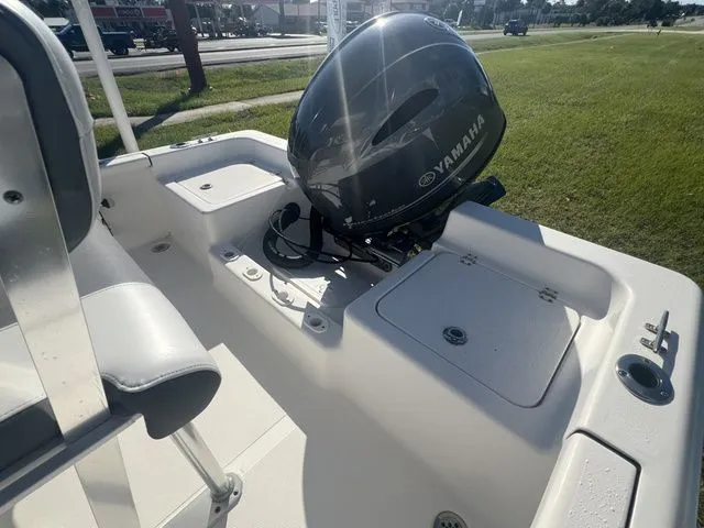 Slide: The Image of Tidewater 1800 Bay Max 2018 - 17