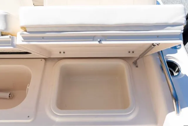 Slide: The Image of Grady-White 281 Coastal Explorer 2026 - 46