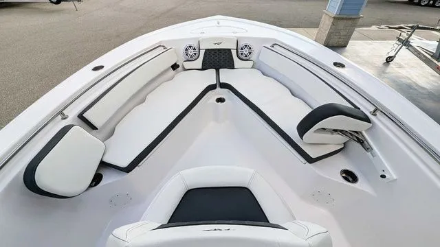 Slide: The Image of Tidewater 210 LXF 2024 - 6