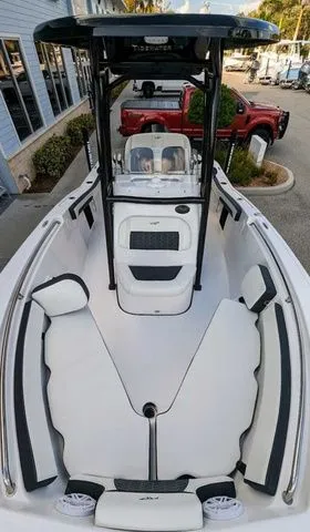 Slide: The Image of Tidewater 210 LXF 2024 - 7