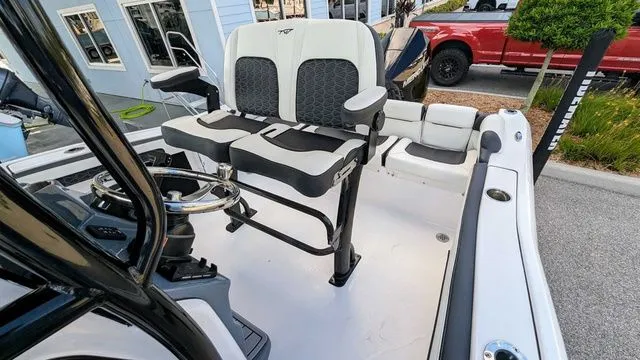 Slide: The Image of Tidewater 210 LXF 2024 - 8