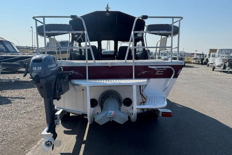 Slide: The Image of Rear view of 2005 THINDERJET 21 ALEXIS boat with Yamaha outboard motor. - 4