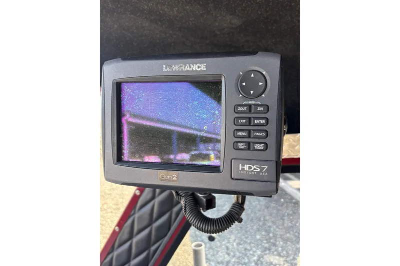 Slide: The Image of Lowrance HDS-7 Gen2 fishfinder on 2005 THINDERJET 21 ALEXIS boat. - 8