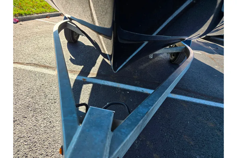 Slide: The Image of 2018 Yamaha Boats SX190 on trailer, parked on asphalt. - 7
