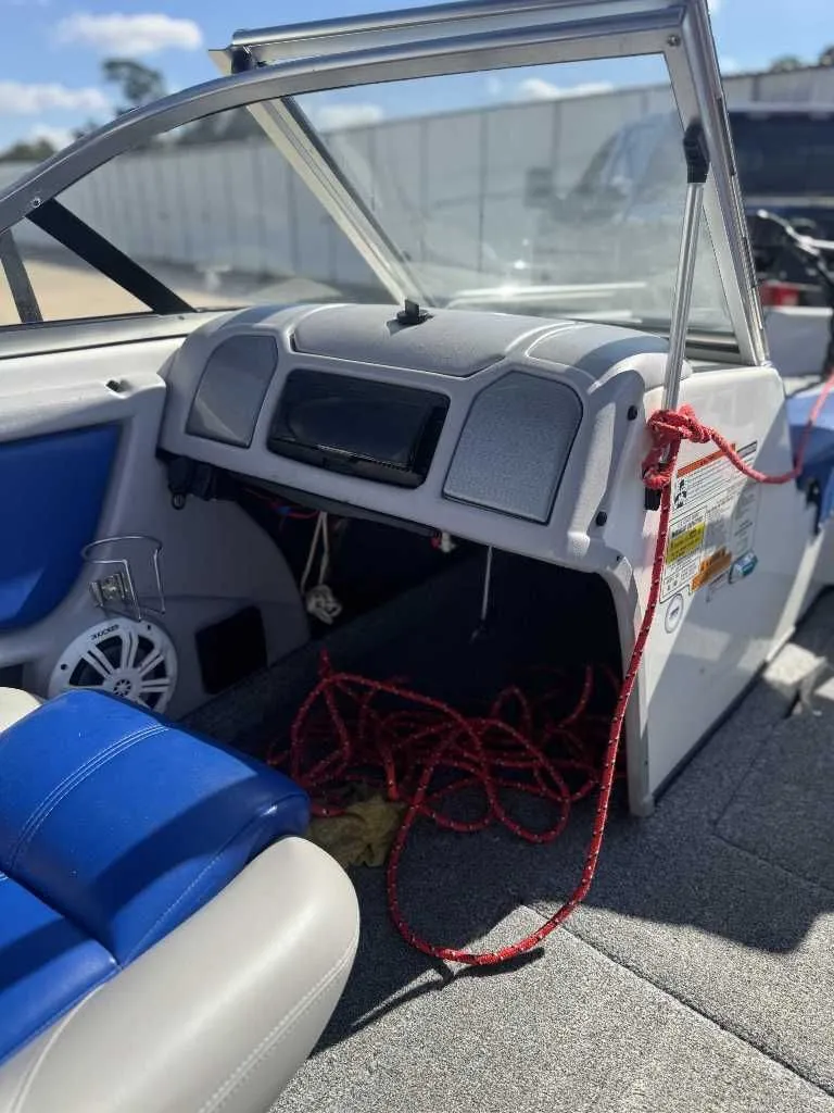 Slide: The Image of Skeeter SL190 2011 - 10