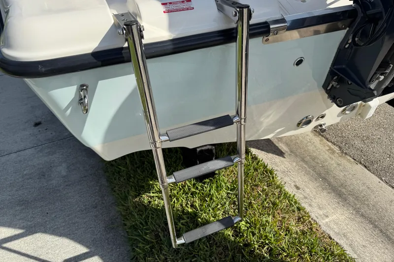 Slide: The Image of Bar chart showing RPM range distribution for a 2017 Key West 189 FS boat. - 16