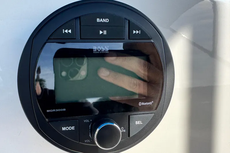 Slide: The Image of Yamaha control panel on 2017 Key West 189 FS boat dashboard. - 28