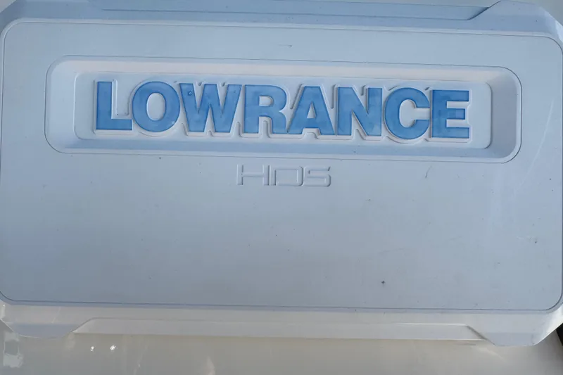 Slide: The Image of Speedometer of 2017 Key West 189 FS boat, displaying speed in mph and km/h. - 33