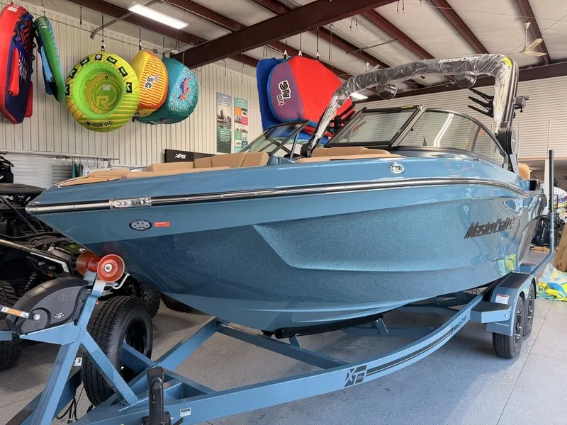 Slide: The Image of MasterCraft XT22T 2026 - 8