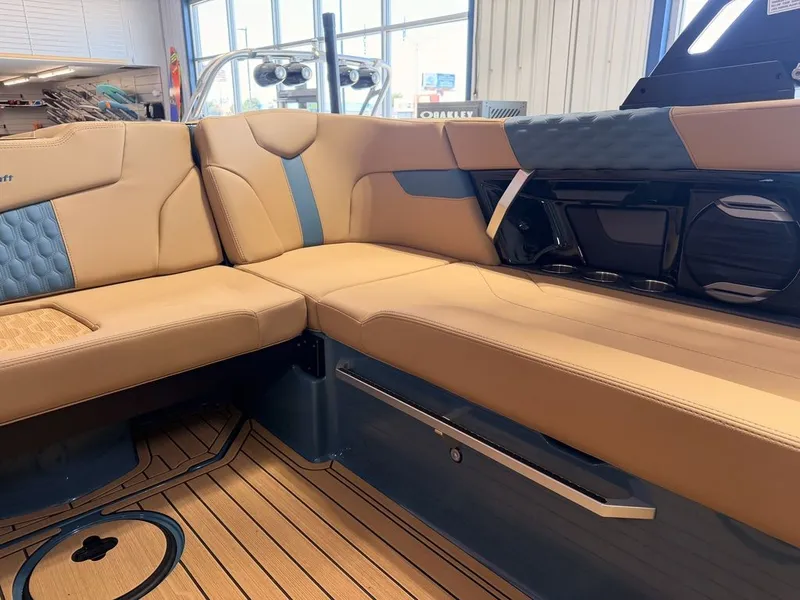 Slide: The Image of MasterCraft XT22T 2026 - 20