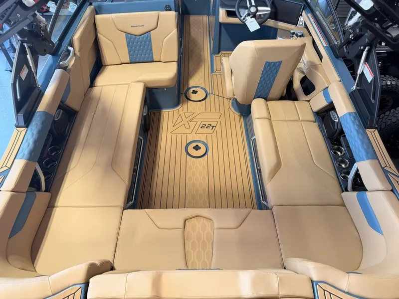 Slide: The Image of MasterCraft XT22T 2026 - 15