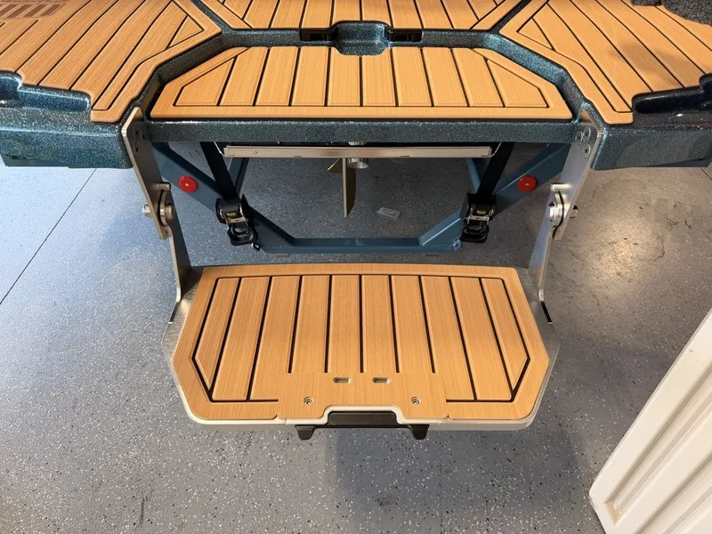 Slide: The Image of MasterCraft XT22T 2026 - 45