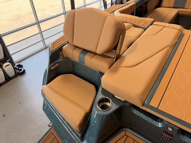 Slide: The Image of MasterCraft XT22T 2026 - 10