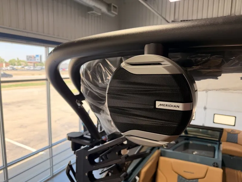 Slide: The Image of MasterCraft XT22T 2026 - 42