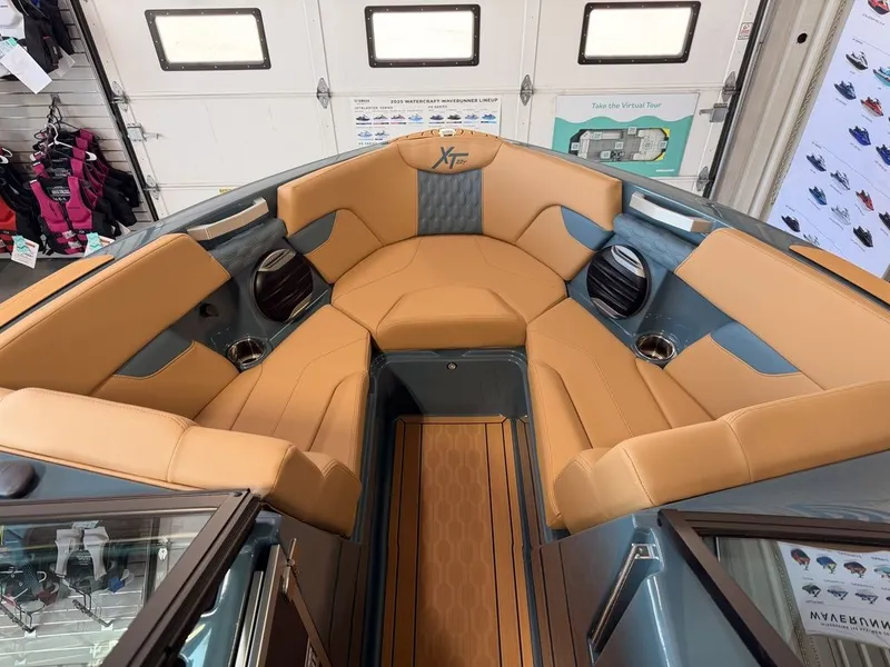 Slide: The Image of MasterCraft XT22T 2026 - 32