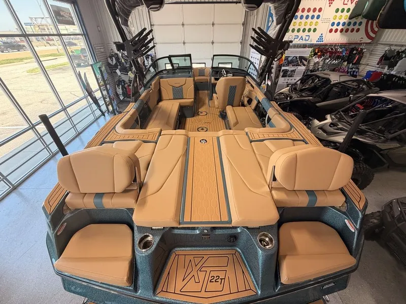 Slide: The Image of MasterCraft XT22T 2026 - 9