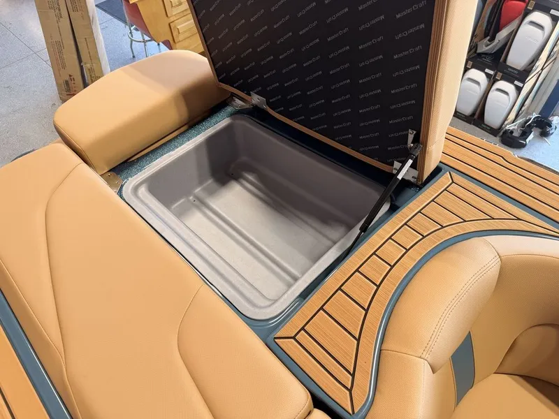 Slide: The Image of MasterCraft XT22T 2026 - 38
