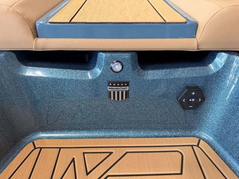 Slide: The Image of MasterCraft XT22T 2026 - 14