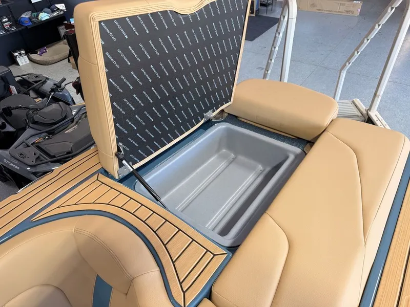 Slide: The Image of MasterCraft XT22T 2026 - 36